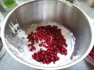 Ribiselkuchen mit Schneehaube